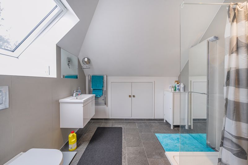 Ensuite- click for photo gallery